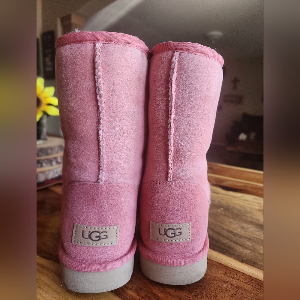 UGG classic short II, peachy pink color, size 10